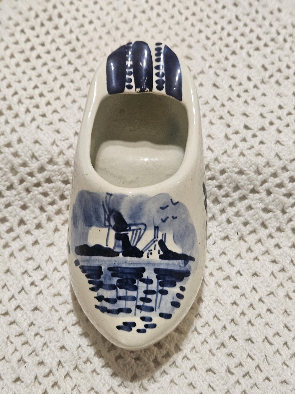 Vintage Delft Blue ceramic ashtray shaped like a traditional Dutch clog.